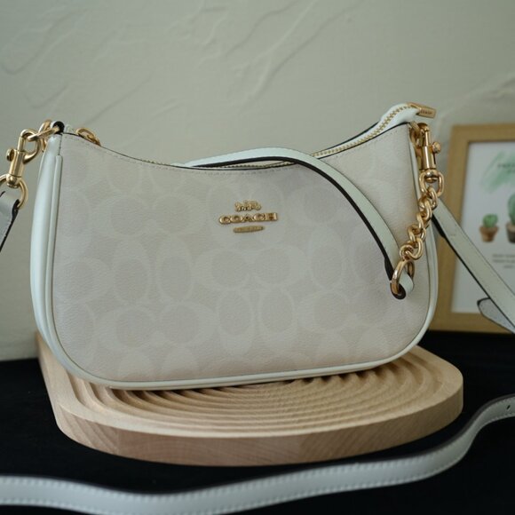 Coach Teri Shoulder Bag In Signature Canvas CA548 - Picture 1 of 8